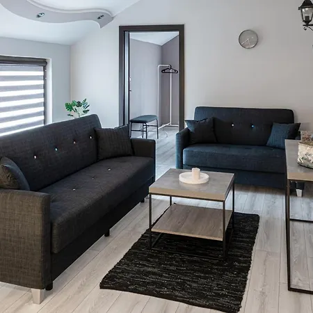 The Red Roof House Apartment