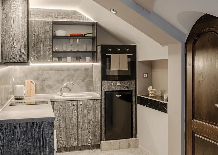 The Red Roof House Apartment *