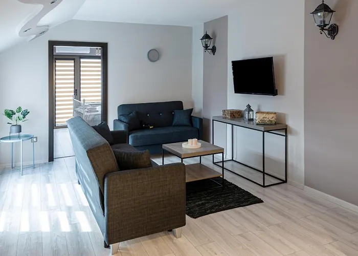 The Red Roof House Apartment