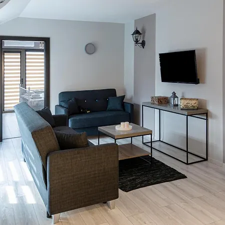 The Red Roof House Apartment