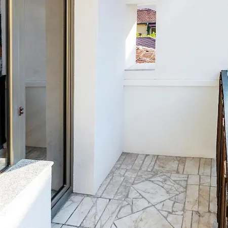 The Red Roof House Apartment *