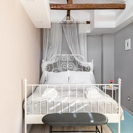 Apartment The Red Roof House