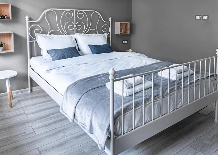 The Red Roof House * 普罗夫迪夫